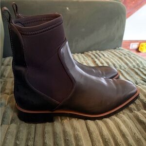 Zara Leather Chelsea boots. Size 9